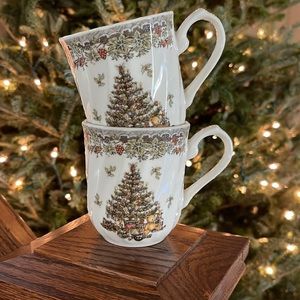 Queen’s Seasons Greetings coffee mug (set of 2)